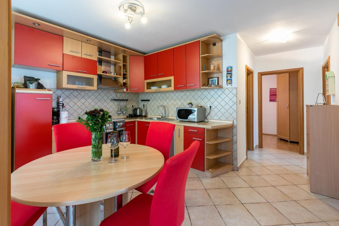 Apartments Kira Crikvenica Eksteriør billede